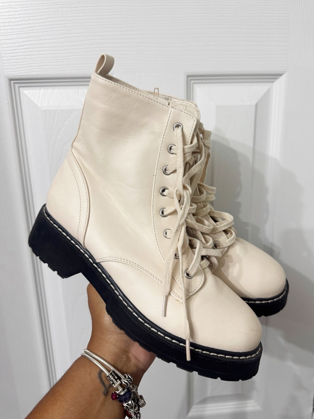XOXO Garrett Cream Combat Boots Women's Size 9 Grunge